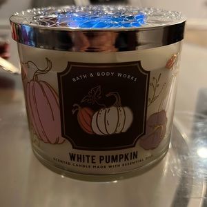 Bath & Body Works White Pumpkin Candle